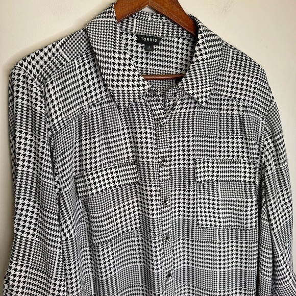 TORRID Madison - Georgette Button-Down Shirt Blouse Size 2x - Picture 4 of 12